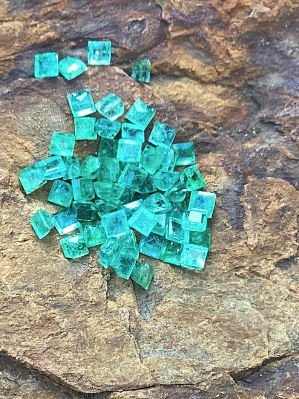 4.4 Carats Lot of 2mm Square Cut Emeralds, NWT